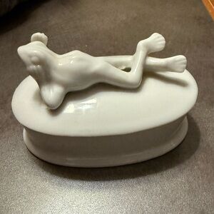 Vintage Fitz and Floyd ceramic frog trinket box